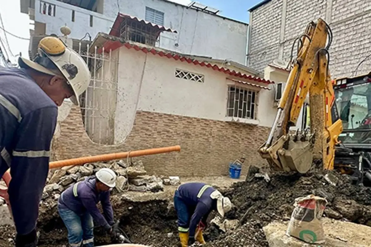 Las obras para enfrentar uno de los principales problemas de Sauces 6 avanzan entre maquinaria