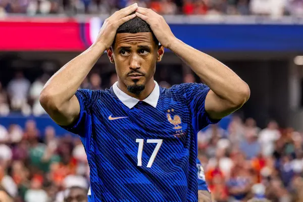 William Saliba será operado de la espalda y causará baja en el Arsenal entre cuatro y cinco meses