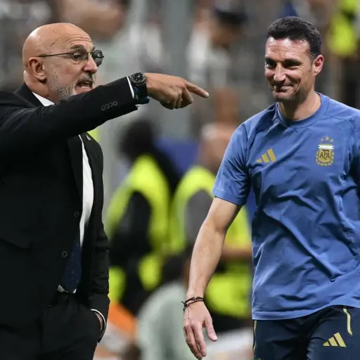 Scaloni y De la Fuente, un reencuentro entre maestro y alumno por el título mundial
