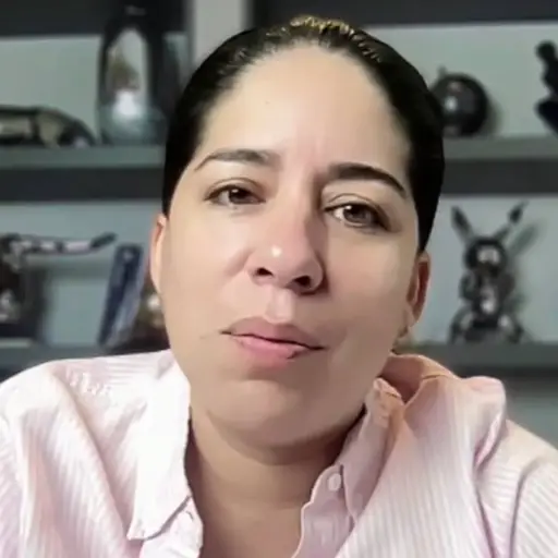 Mónica Luzárraga “Si mi precandidatura es tan irrelevante, no se entiende la necesidad de coordinar tantos ataques”