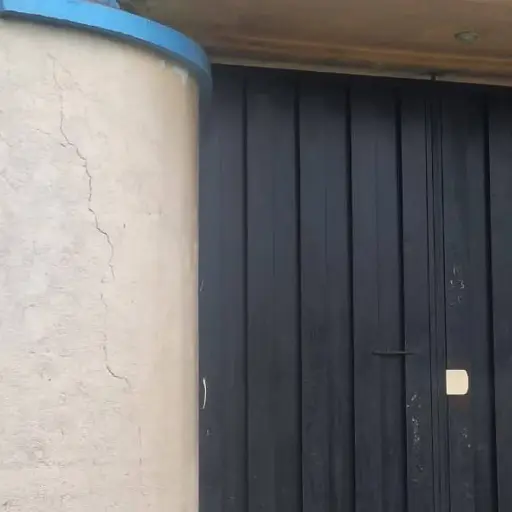 La delincuencia golpea a una escuela en Santo Domingo y deja sin clases a decenas de niños