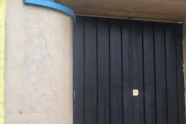 La delincuencia golpea a una escuela en Santo Domingo y deja sin clases a decenas de niños