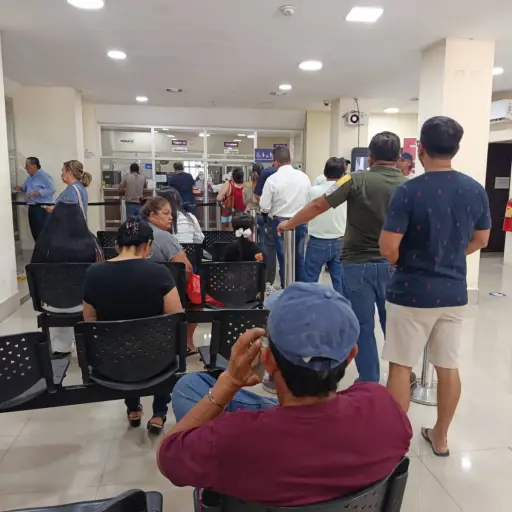 Ciudadanos mantenses siguen pagando la tasa de aseo en ventanillas municipales 