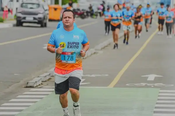 Deportistas durante una carrera por la ciclovía de la vía Puerto Aeropuerto.  ,Archivo