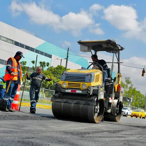 Guayaquil activa 20 frentes de recuperación vial para mejorar la movilidad en avenidas estratégicas