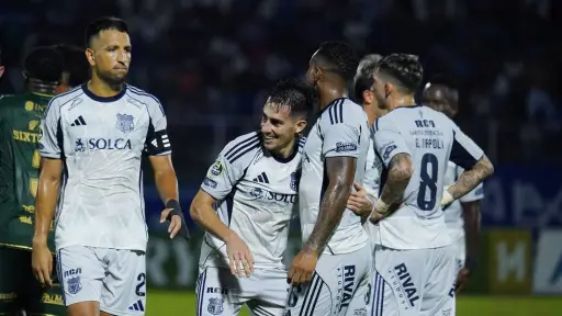 Emelec venció a Orense, en Machala, en un encuentro marcado por dos expulsiones