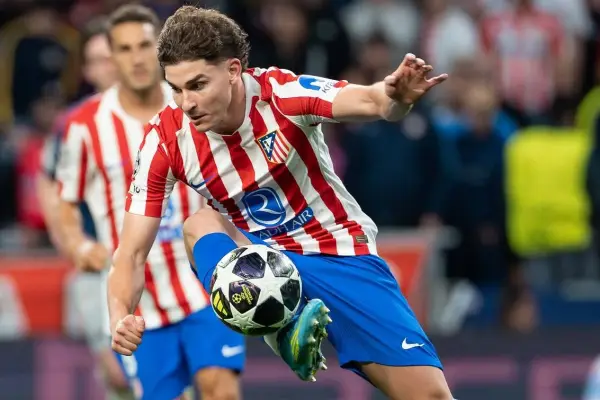 Atlético Madrid no acepta oferta de Barcelona por Julián Álvarez