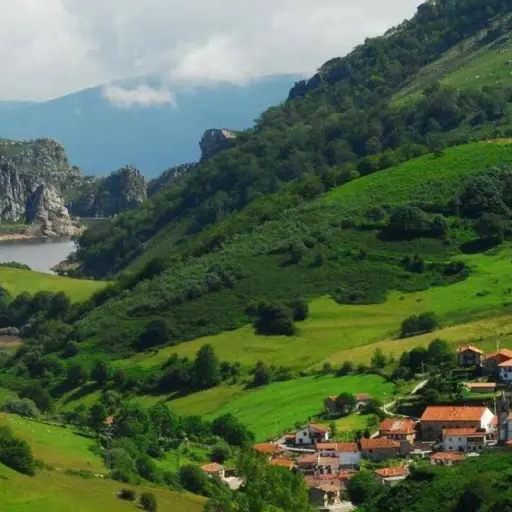 El valle del Nansa, en Cantabria, España, donde el tiempo parece haberse detenido entre montañas y ríos