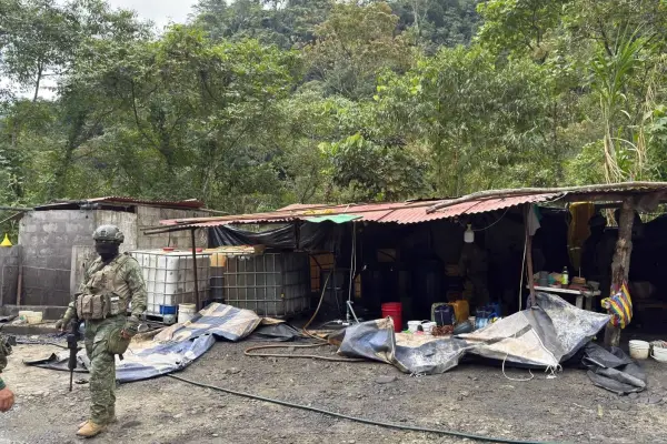 Tandapi Ejército aprehende a cinco personas y decomisa 900 galones de diésel en operativo militar