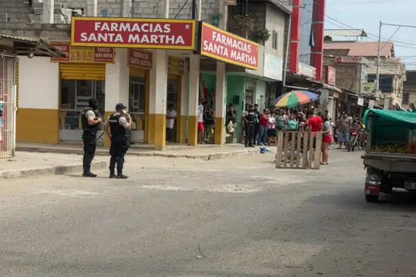 El cuerpo del adolescente, de 17 años de edad, quedó tirado en media calle tras el ataque armado. ,Foto: El Diario