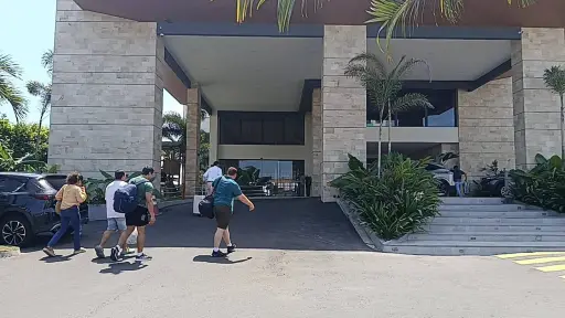 Más de 1.500 triatletas llegan a Manta: hoteles al 80-100% y Terminal de Cruceros como centro logístico
