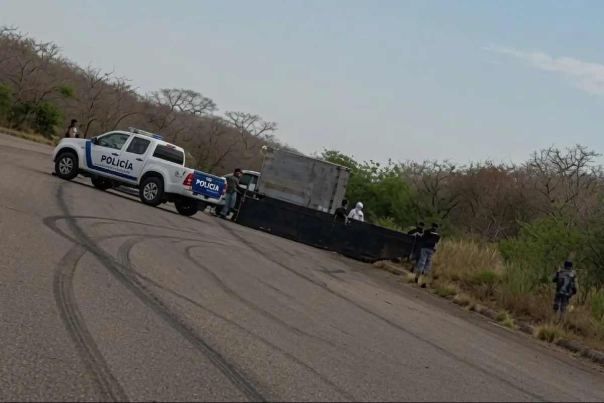 El cuerpo de Neiser Delgado fue encontrado a un costado de la vía que une Montecristi con El Aromo., Foto: El Diario