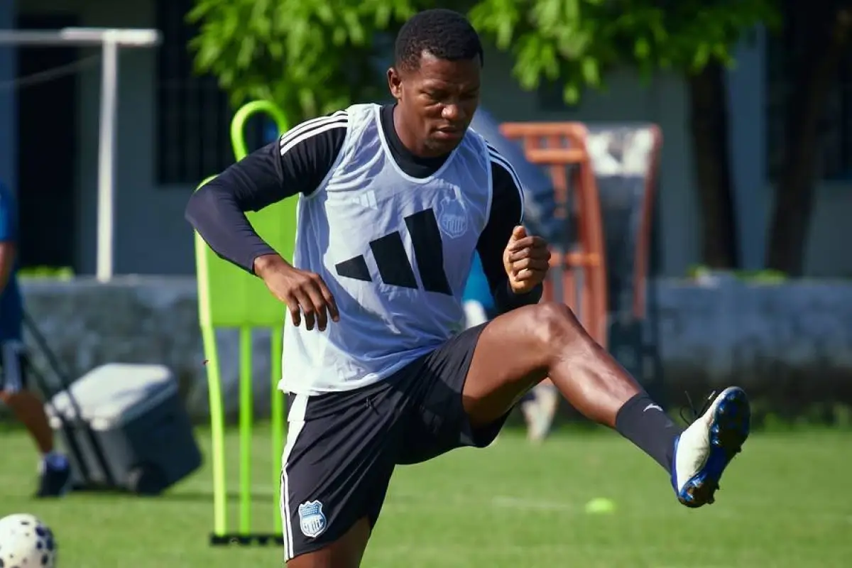 Romario Caicedo, lateral derecho de Emelec