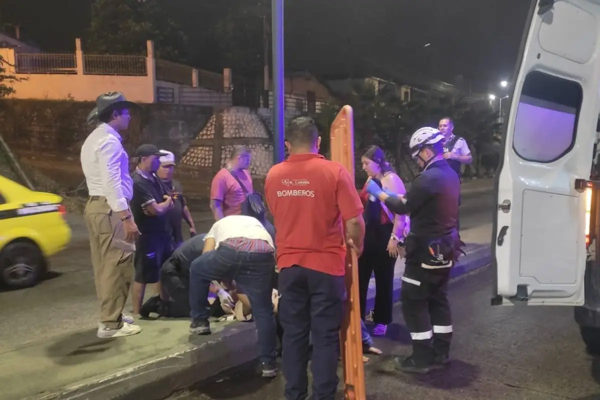 El Carmen dos jóvenes resultan heridos tras accidente de tránsito en la vía Chone