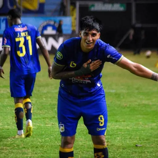 Delfín SC venció 2-1 a Macará en el Jocay con doblete del delantero argentino Franco Ayunta
