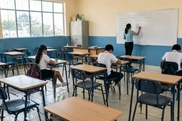  La reducción de la matrícula escolar mantiene aulas con menos estudiantes y reaviva el debate sobre los desafíos del sistema  educativo ecuatoriano.