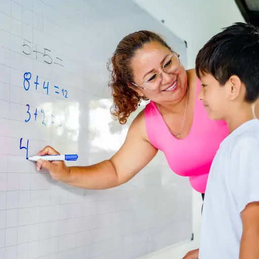 Ministerio de Educación abre vacantes para docentes en Ecuador: sueldo de $817 y cómo postular