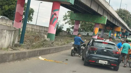 Cayó seis metros desde un puente y sobrevivió: así ocurrió el accidente en Quevedo