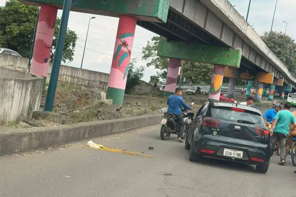 Cayó seis metros desde un puente y sobrevivió: así ocurrió el accidente en Quevedo