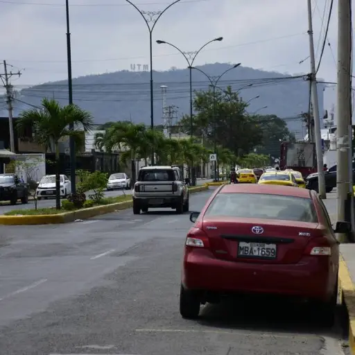 Entre 500 y 600 personas retiradas por operativos de control, en la Avenida Manabí