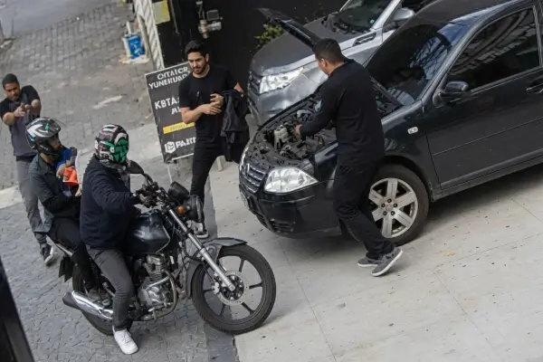 La secuencia de los hechos quedó registrada por una de las cámaras de seguridad del establecimiento comercial. ,Foto: Redes Sociales