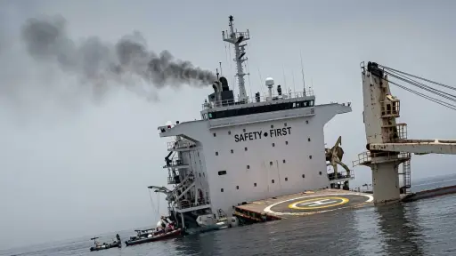 Un buque granelero se hundió en el golfo Pérsico tras colisionar con otro barco, en el sur de Irán