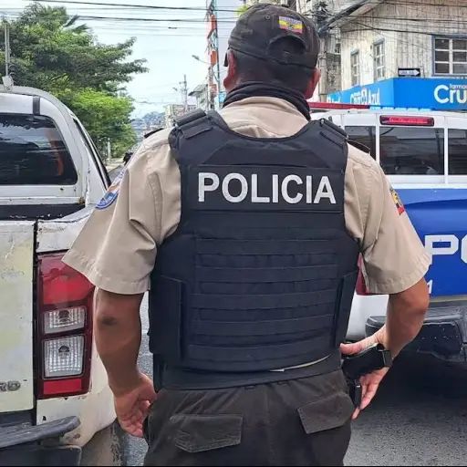 Un taxista se tomaba un momento de descanso cuando sicarios le dispararon en varias ocasiones