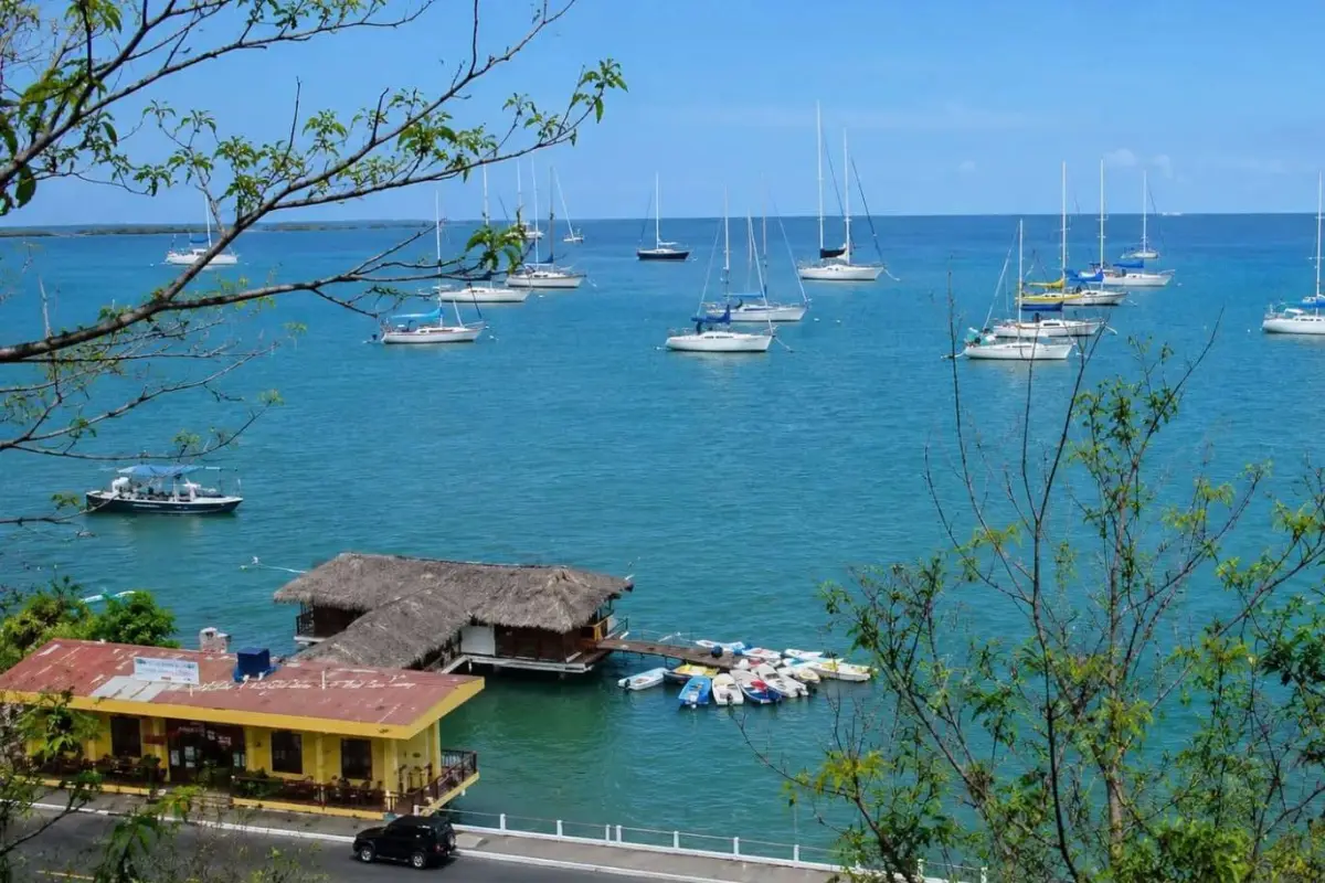 Años atrás, la bahía de Sucre y San Vicente, era atractiva para embarcaciones de vela, que llamaban la atención del turista., Cortesía