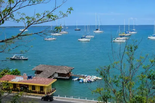 Años atrás, la bahía de Sucre y San Vicente, era atractiva para embarcaciones de vela, que llamaban la atención del turista. ,Cortesía