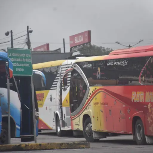 Transportistas de Santo Domingo reducen frecuencias y mantienen en análisis un apagado de motores 