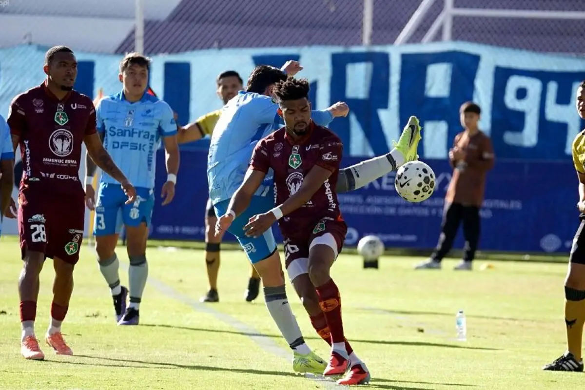 El partido en el que Macará remontó un marcador adverso ante Mushuc Runa se jugó en el estadio Bellavista de Ambato., Foto: Agencia Apifoto