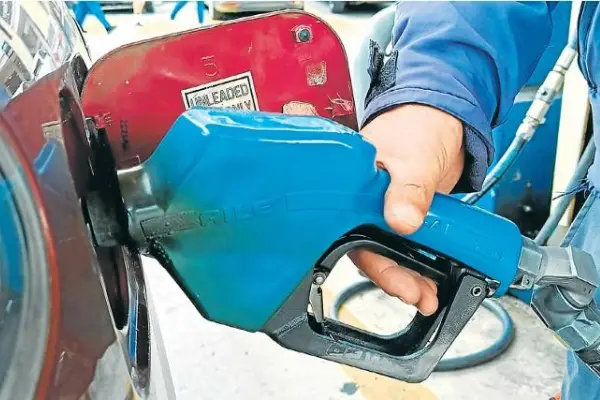 El alza en los precios de los combustibles incidió en el transporte y fue uno de los factores que impulsaron el repunte de la  inflación durante el mes de junio.