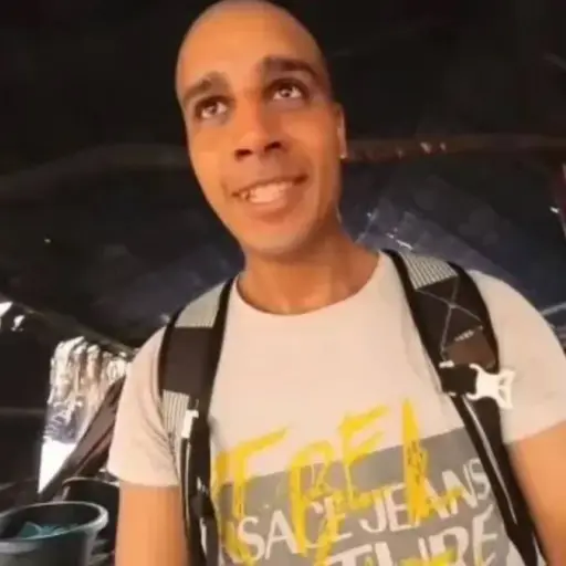 Youtuber marroquí es condenado a prisión por publicar un video en el que cocina y come un perro
