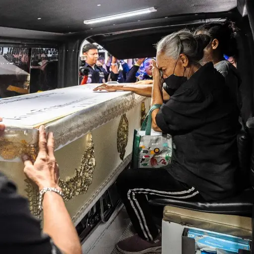 Asciende a 33 el balance de muertos por el incendio de un bar en Bangkok