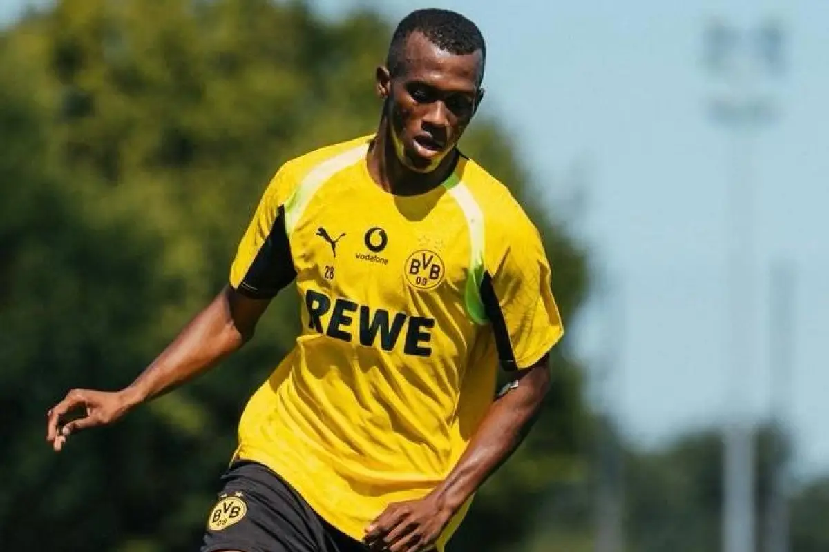 Justin Lerma en su primer entrenamiento con el Borussia Dortmund