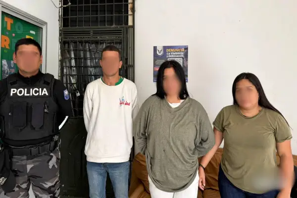 Manabí  ‎Cantón Sucre ‎parroquia Charapoto ‎‎CAUSA: Aprehensión de 3 ciudadanos por presunta tenencia y porte de arma de fuego LUGAR: Malecón de San Jacinto ‎FECHA: 14/06/2026  ‎HORA: 22:15 avanzamos hasta el balneario de San Jacinto de la Parroquia Char ,Cortesía