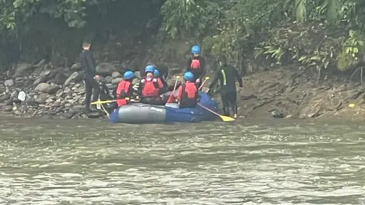 Un calambre habría cambiado todo: continúa la búsqueda de un trabajador desaparecido en el río Blanco