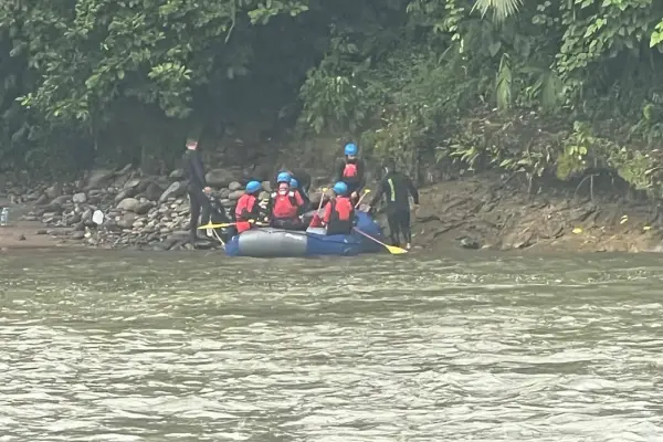 Los bomberos están buscando el cuerpo. ,Cortesía