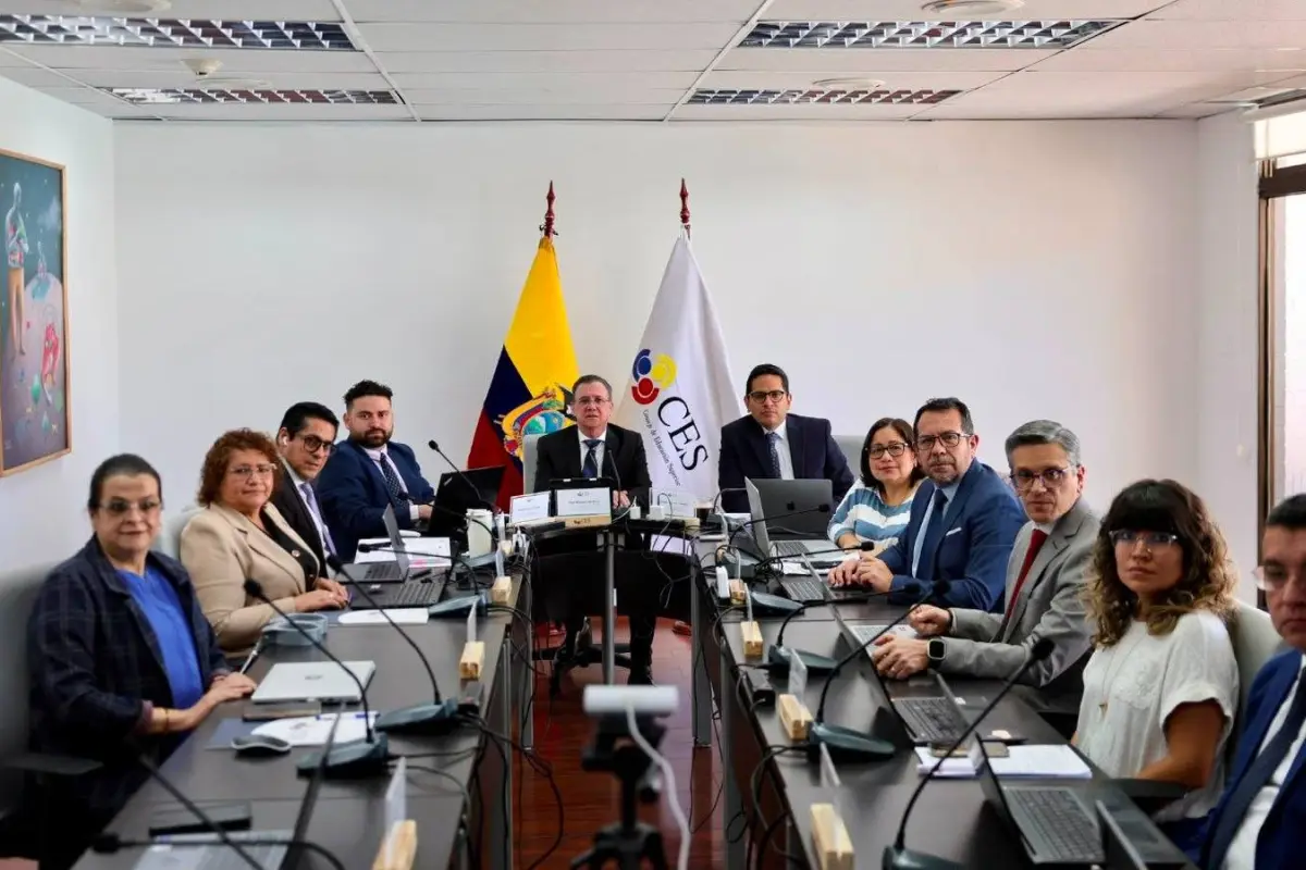 CES interviene Universidad Amawtay Wasi