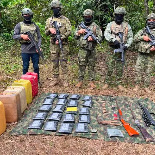 El Ejército Ecuatoriano neutralizan campamento ilegal en Putumayo vinculado a grupo armado criminal transnacional