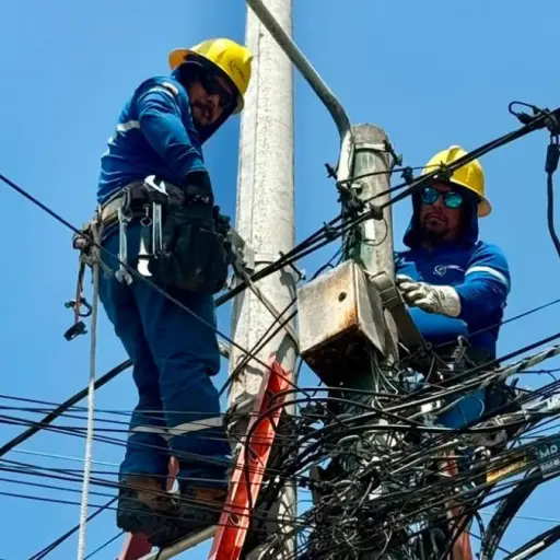 CNEL abre vacantes laborales con salarios de hasta USD 1.600