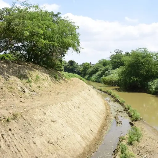 De 22 a 30 kilómetros del río Portoviejo se intervienen con limpieza y reconformación de muros.