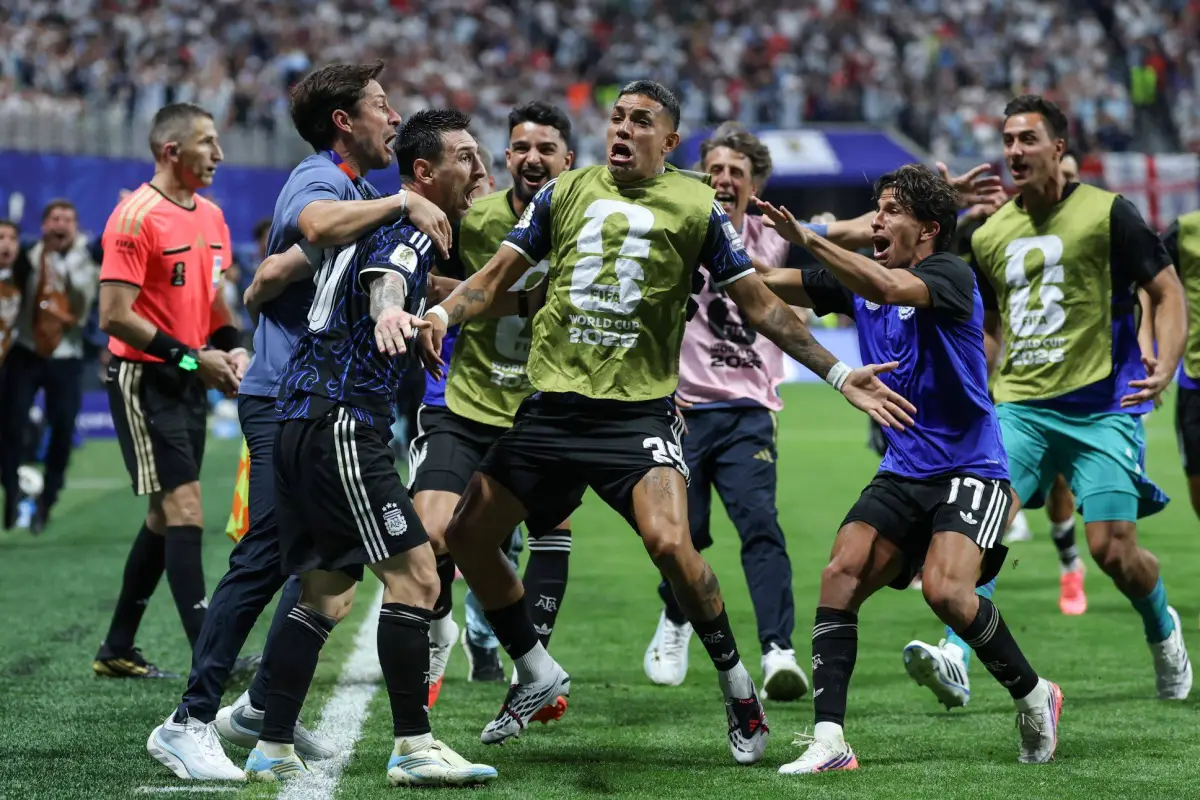 Argentina celebra uno de los goles ante Inglaterra
