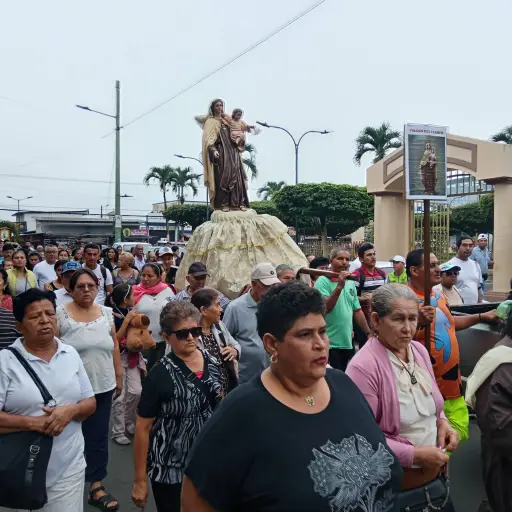 El Carmen se prepara para la misa y procesión de la Virgen