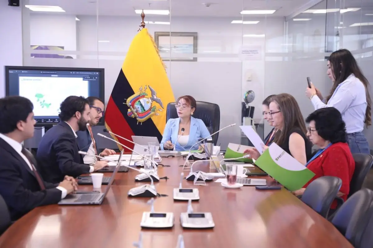 La Comisión de Régimen Económico y Tributario en una sesión. , X: @AsambleaEcuador. 