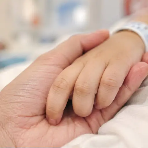 ¿Cuánto cuesta vivir con una enfermedad rara? La dura realidad de familias ecuatorianas