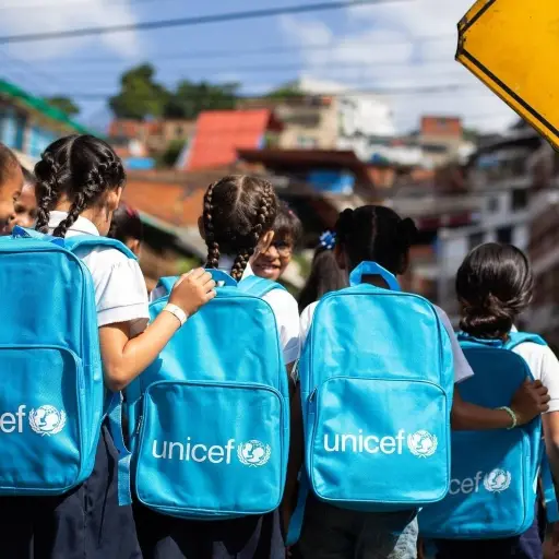 UNICEF advierte que hasta 23,4 millones de niños podrían caer en la pobreza por la guerra en Oriente Próximo