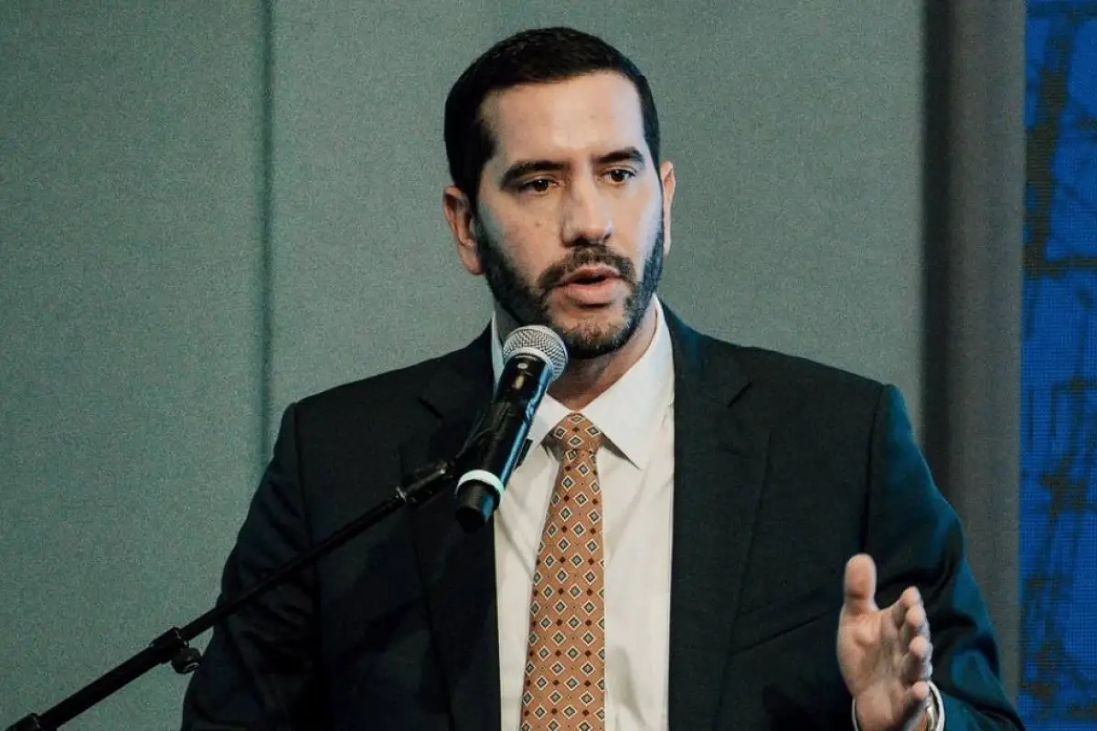 Roberto Luque señala incumplimientos en contrato con Colegio de Arquitectos por Museo Nacional.