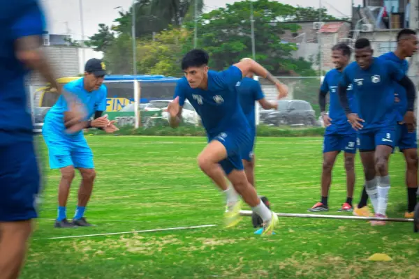 Jugadores de Delfín en los entrenamientos en el complejo Los Geranios ,X: DelfínSC