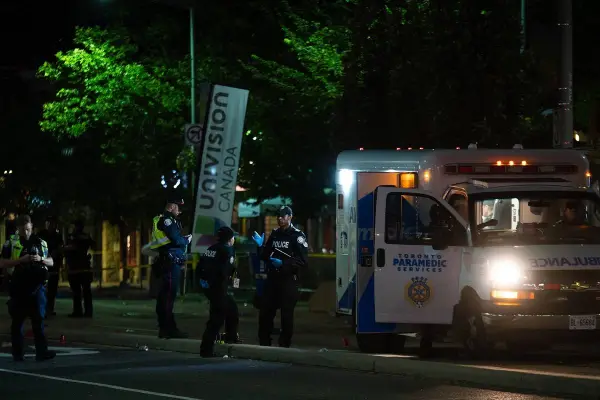 Agentes de policía atendieron la emergencia tras el tiroteo.